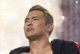 「【ＡＥＷ】オカダ・カズチカがインター王者フレッチャーに「一番大事なのはファミリーだ。俺を信じろ」 英決戦で竹下加えた３ＷＡＹ戦」の画像1