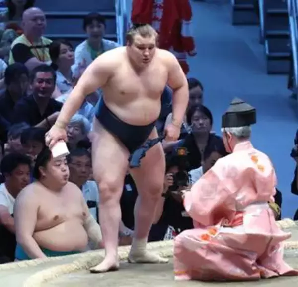【大相撲】安青錦が１０勝到達で大関に復帰「うれしい。不安も怖さもありながらやってきた」