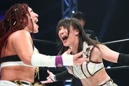 【スターダム】朱里が山下りな撃破でIWGP王座V4　乱入なつぽいの珍アピールに「なんだあのマイク」