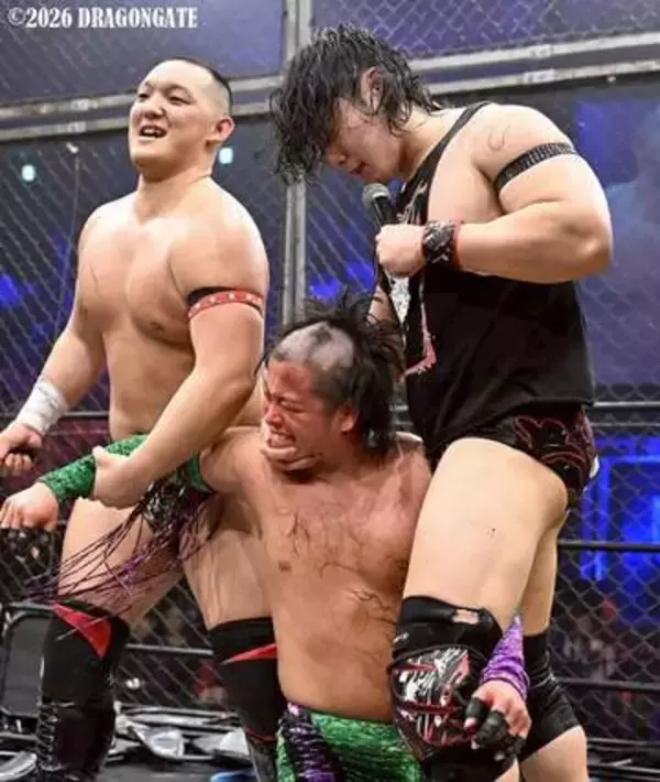 【ドラゴンゲート】帆希が〝屈辱の丸刈り〟　最後はシュン・スカイウォーカーと地獄の同門対決…金網６WAY戦に惨敗