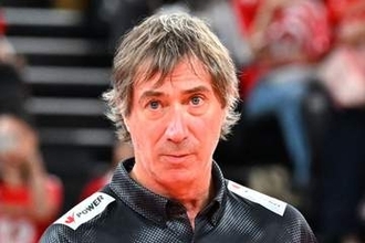 【バレーボール】男子代表・ティリ監督　ロス五輪のメダル獲得へ「緊張や重圧を経験しなければ」