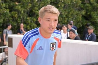 堂安律「こんなにも偉大な方々に…」 芸能界の超大物２人との写真公開で反響「スターの宴」