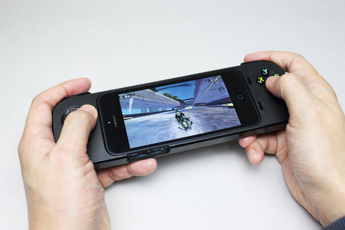 【レビュー】アップル公式APIに対応iPhone用ゲームコントローラ『ロジクール G550 POWERSHELL CONTROLLER + BATTERY』