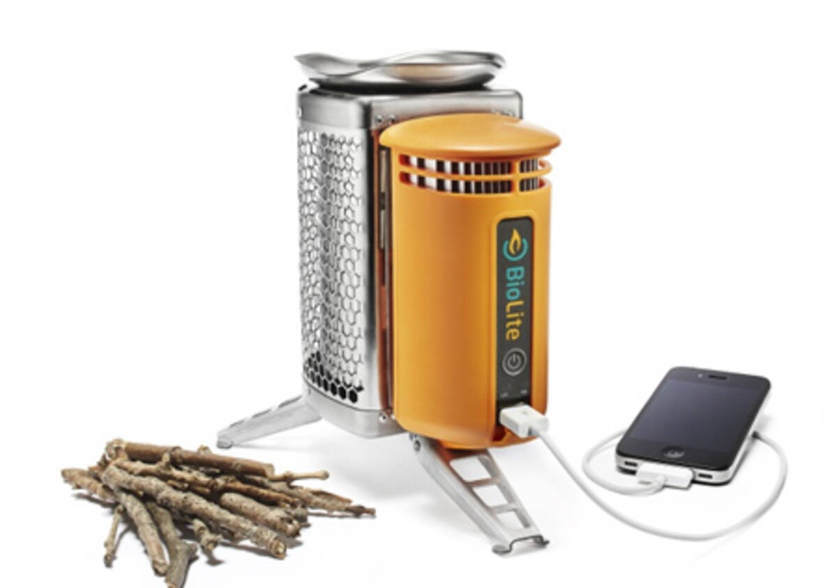 Iphoneの充電も可能 焚き火の熱で発電する Biolite Campstove が発売 12年5月14日 エキサイトニュース