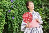 「「夫の年収が1000万円」でも約6割が共働き【30～50歳代】夫の年収別に共働きか、専業主婦かをみる」の画像1