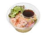 「【セブン-イレブン】蒸し暑い日にもさっぱり食べられる！新作の麺入りサラダ3選「蒸し鶏と半熟玉子のピリ辛ラーメンサラダ」はピリ辛ドレッシングで食べる蒸し鶏や半熟玉子が乗っている！」の画像4