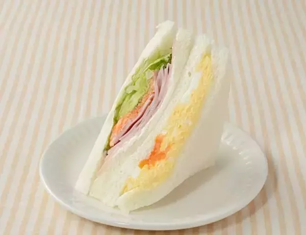 「【ローソン】見た目もきれい！ローソンの新作ロール・サンドイッチ3選「大きなサンドイッチ　野菜照焼チキンサンド」は具沢山で満足感あり」の画像