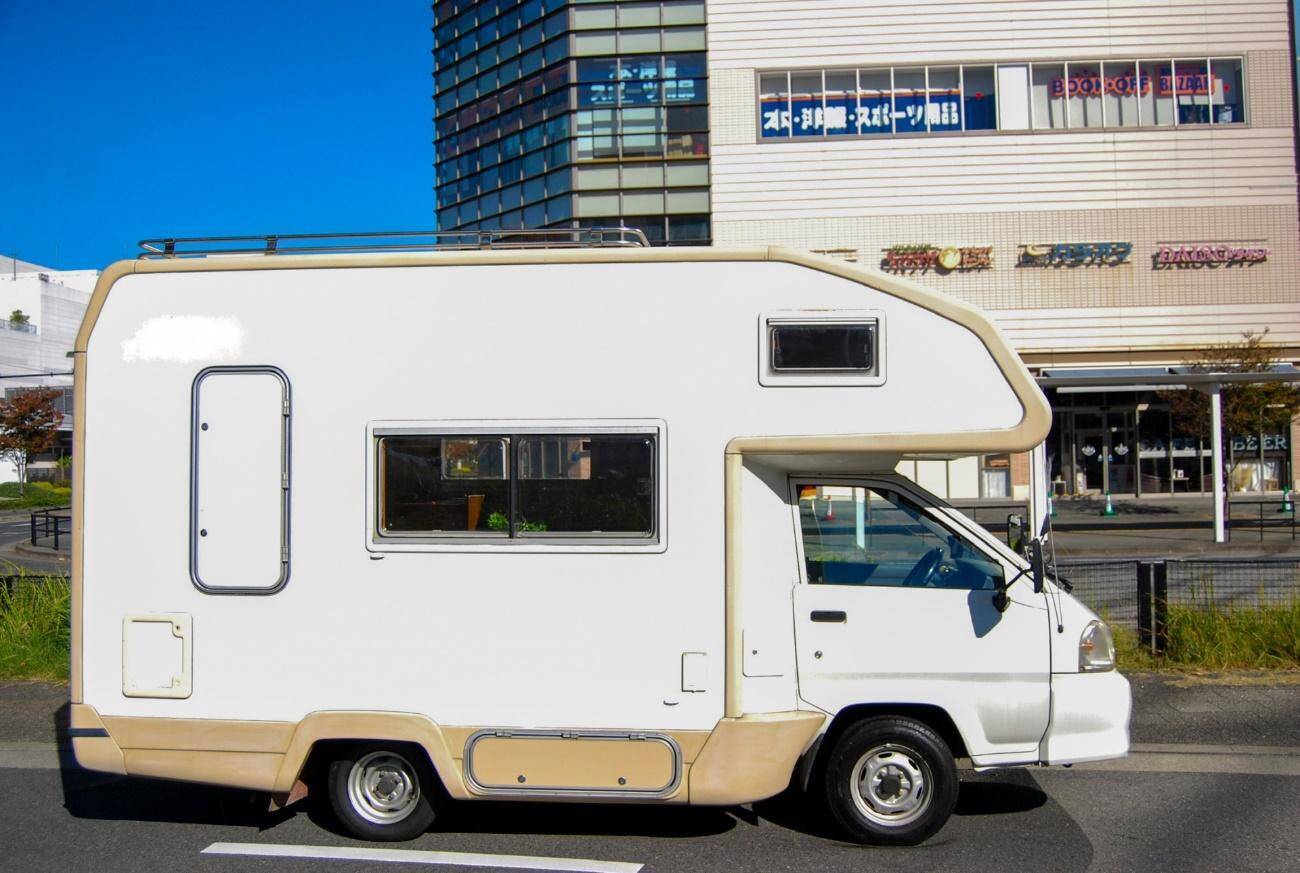今、話題の「バンライフ」とは？キャンピングカーとの違いやオススメのモデルを解説！