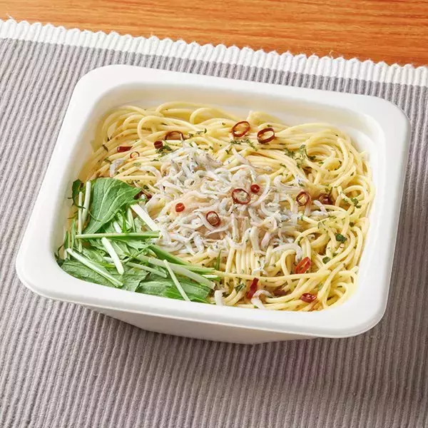 「【ファミリーマート】新作勢ぞろい！ファミマのおすすめパスタ3選「生パスタ　海老のトマトクリーム」はもちもち食感の生パスタにソースが絡む！」の画像