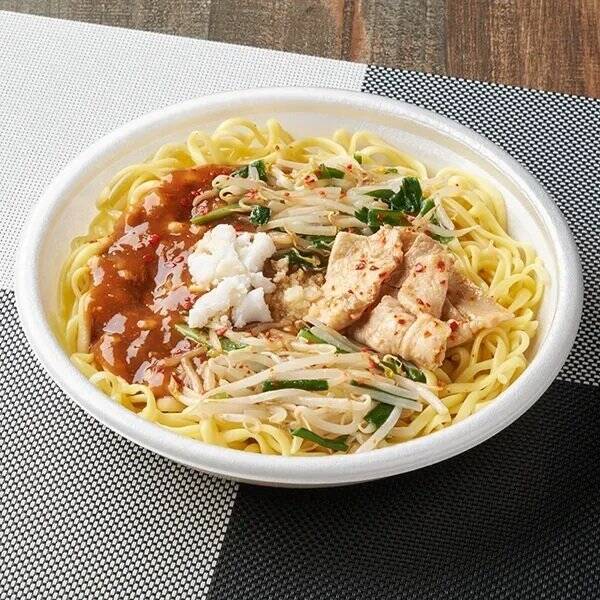 【ファミリーマート】新作勢ぞろい！ファミマのおすすめパスタ3選「生パスタ　海老のトマトクリーム」はもちもち食感の生パスタにソースが絡む！