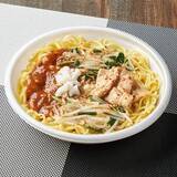 「【ファミリーマート】新作勢ぞろい！ファミマのおすすめパスタ3選「生パスタ　海老のトマトクリーム」はもちもち食感の生パスタにソースが絡む！」の画像4