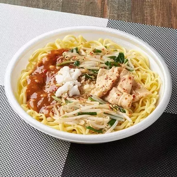 「【ファミリーマート】新作勢ぞろい！ファミマのおすすめパスタ3選「生パスタ　海老のトマトクリーム」はもちもち食感の生パスタにソースが絡む！」の画像