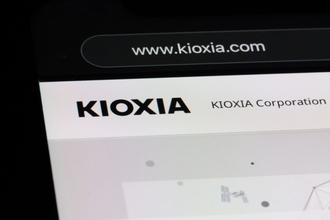 キオクシアの株価は大幅続落で3万8380円。半年で10倍、1か月で3分の1に——予想PER4倍・実績PBR15倍が映すメモリ超サイクルの綱渡り