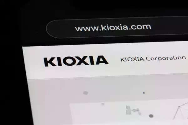 キオクシアの株価は大幅続落で3万8380円。半年で10倍、1か月で3分の1に——予想PER4倍・実績PBR15倍が映すメモリ超サイクルの綱渡り