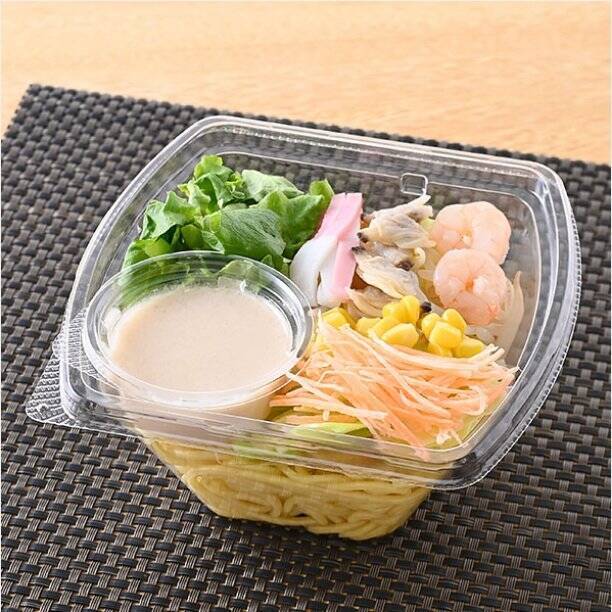 【ファミリーマート】温か～いも！冷たいも！バリエーション豊富な新作めん類3選「8品目具材のちゃんぽん風ラーメンサラダ」はトッピングの品目が多くて豪華！