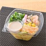 「【ファミリーマート】温か～いも！冷たいも！バリエーション豊富な新作めん類3選「8品目具材のちゃんぽん風ラーメンサラダ」はトッピングの品目が多くて豪華！」の画像2