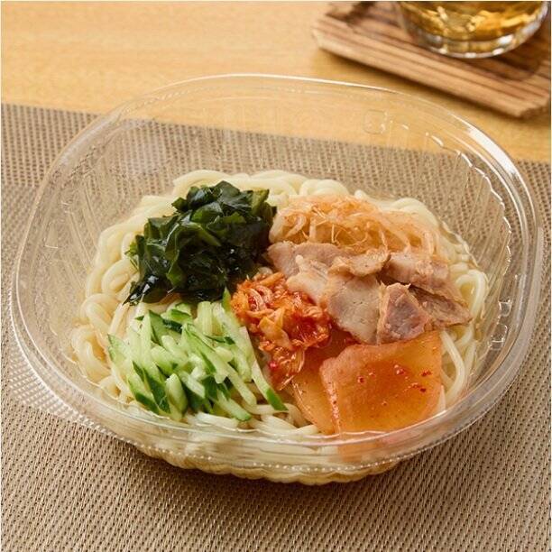 【ファミリーマート】温か～いも！冷たいも！バリエーション豊富な新作めん類3選「8品目具材のちゃんぽん風ラーメンサラダ」はトッピングの品目が多くて豪華！