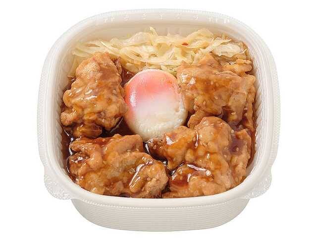 【セブン-イレブン】がっつり食べたい日に！ボリューム満点の新作お弁当3選「やみつきニンニク醤油の温玉唐揚げ丼」は特製タレが食欲をそそる！