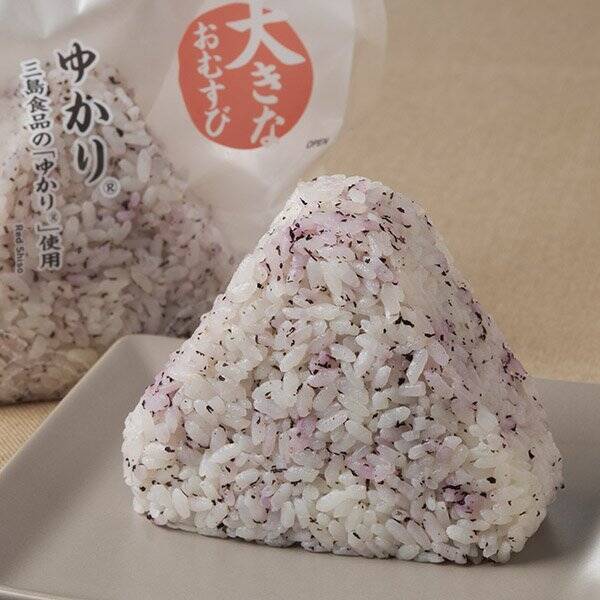 【ファミリーマート】食べてみたい！地域限定ご当地おむすび新作3選「【東海】岐阜タンメン監修　サンドおむすび　岐阜タンメン」は具がたっぷり