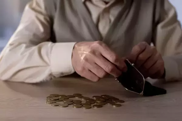 【60歳代】貯蓄1000万円以下が半数の実態を円グラフで見る。2022年秋以降約8000品目の値上げへ