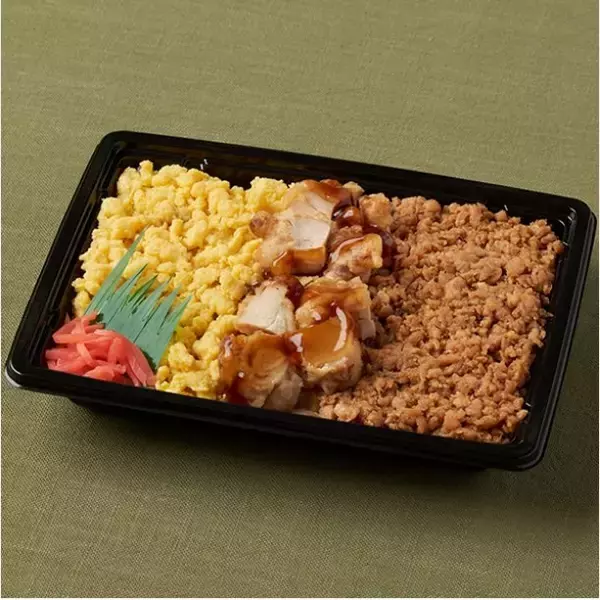 「【ファミリーマート】人気のとり肉料理が集結！ボリューミーな新作弁当3選「旨辛チキン弁当（バッファローチキン）」にんにく風味の旨辛ソースとチーズソースが食欲そそる！　」の画像