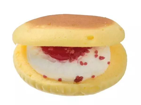 「【セブン-イレブン】甘いご褒美！クリーム系スイーツ新作3選「7プレミアム　パンケーキバーガー　いちご＆ホイップ」は見た目もかわいい」の画像