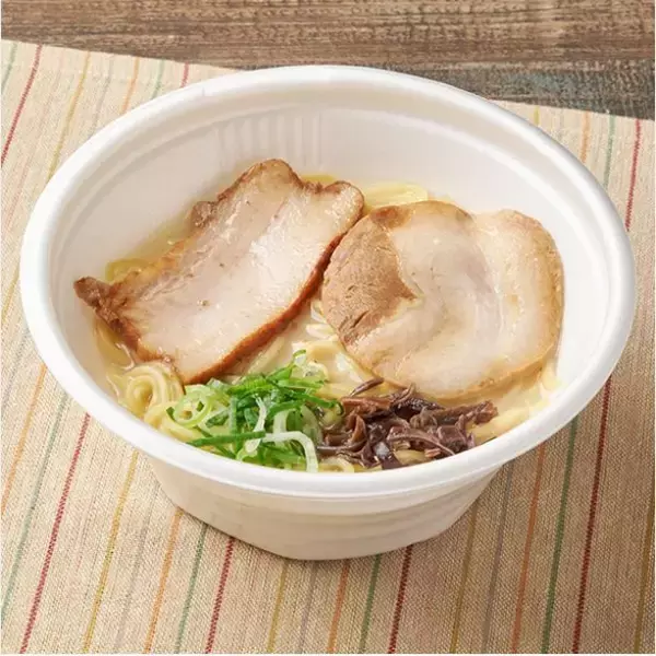 「【ファミリーマート】立春すぎてもまだまだ寒い！ほっこり体温まる新作めん類3選「鶏白湯スープのあったかそうめん」はのど越し良いそうめんと旨味のきいたスープがよく合う」の画像