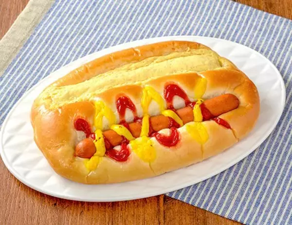 「【ローソン】お財布に優しい！200円以下で買える新作パン3選「合わせすぎ！あらびきソーセージパン＆あらびきチョリソーパン」はソーセージとチョリソーの組み合わせ！」の画像