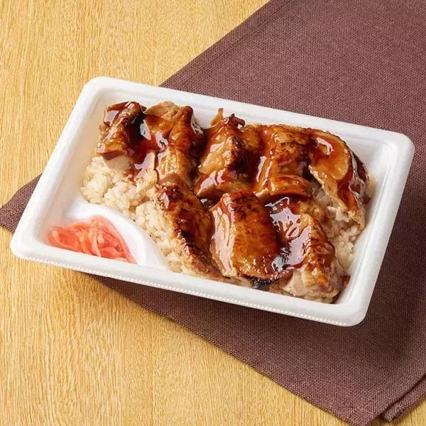 「【ファミリーマート】どれが気になる？ファミマの鶏肉のお弁当3選「かぼすポン酢で食べる　とり天弁当」はかぼすの風味でさっぱり食べられる！」の画像