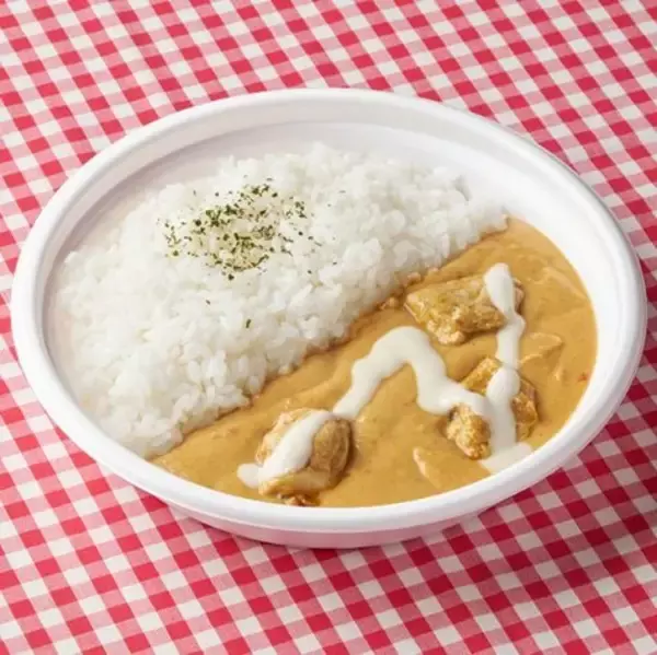「【ファミリーマート】有名店監修商品も！ファミマの新作お弁当3選「印度料理シタール監修　生クリームのコク濃厚バターチキンカレー」はカレーのコクがすごい！」の画像