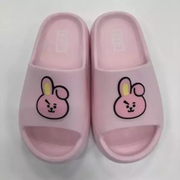 「今話題のマカロンサンダル【しまむら】「BT21サンダル」推しごと選べる7種」の画像