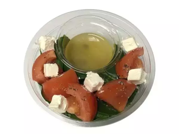 「【セブン-イレブン】お酒のおつまみ、あと一品に最適！セブンの新作サラダ3選「混ぜて食べる　まぐろたたきのユッケ風」は甘辛いタレと卵黄が合う！」の画像