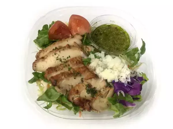 「【セブン-イレブン】蒸し暑い日にさっぱり食べたい！新作の麺サラダ3選「肉味噌と食べるラーメンサラダ」は中華ドレッシングでいただく細麺仕立て！」の画像