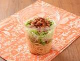 「【ローソン】スパイシーな味わいが食欲をそそる！新作ランチ3選「合わせすぎ！カツ×フランクカレー(中辛)」は新宿中村屋監修カツカレーにフランクソーセージを組み合わせた一品！」の画像3