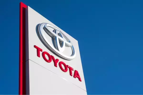 トヨタの株価は半導体関連株の大幅下落をよそに大幅上昇し対前日比+7.18％の3,224円——予想PER12.8倍・実績PBR1.05倍が映す「世界一の会社」の株価評価とは