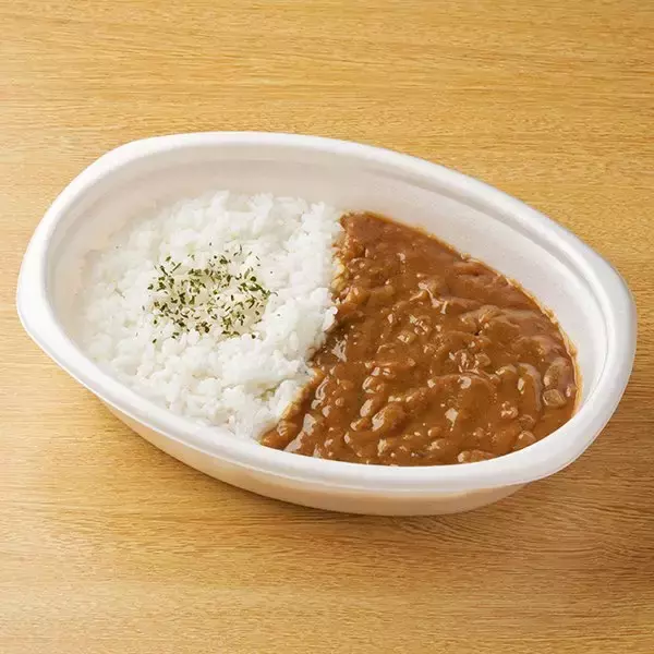 「【ファミリーマート】ガツンと食べたい時におすすめ！新作お弁当3選「にんにくだれ牛焼肉＆ガーリックライス（麦入りごはん）」は溶けたバターの香りに食欲がそそられる」の画像