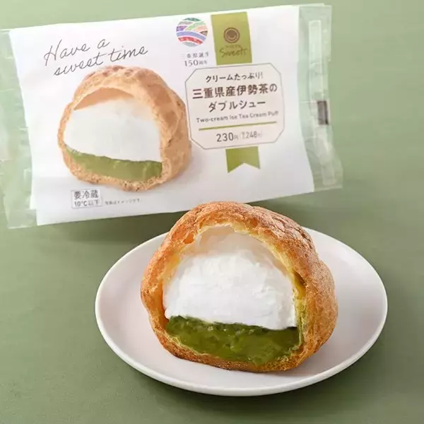 「【ファミリーマート】人気の抹茶スイーツ！新作3選「【東海・北陸】クリームたっぷり！三重県産伊勢茶のダブルシュー」は甘いホイップクリームとほろ苦い抹茶の味わいが大人のおいしさ」の画像