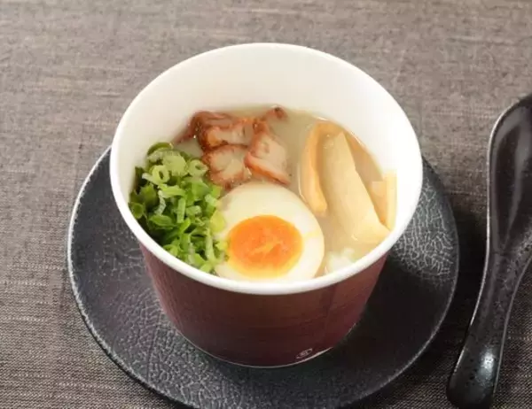 「【ローソン】肌寒い日はこれに決まり！ローソンの新作ラーメン＆スープ3選「スープが主役！鶏油をきかせた醤油ラーメン」に注目」の画像