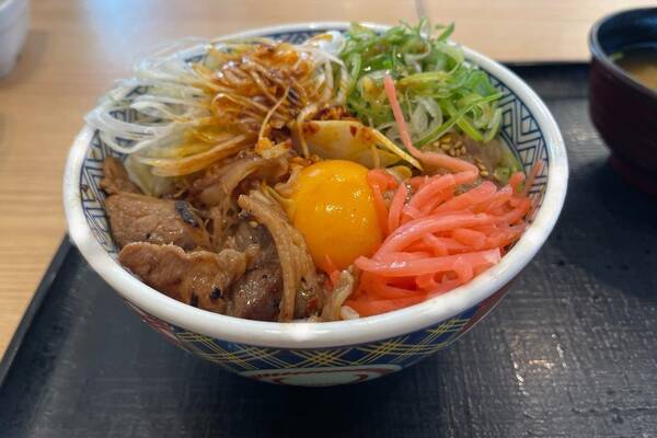 吉野家の 牛カルビ丼 を推す3つの理由 超絶おいしくなるおススメ食べ方 写真付き 22年4月14日 エキサイトニュース