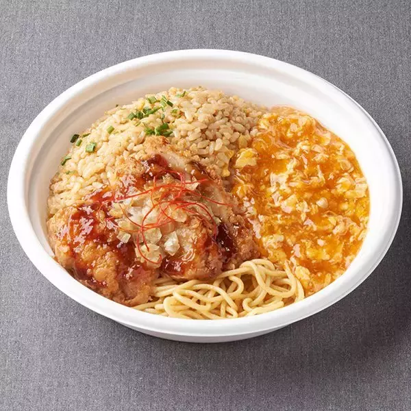 「【ファミリーマート】ボリューム満点なファミマの新作お弁当3選「大盛ごはん！合い盛り唐揚とつくね弁当」はおかずたっぷりで食欲増進！」の画像