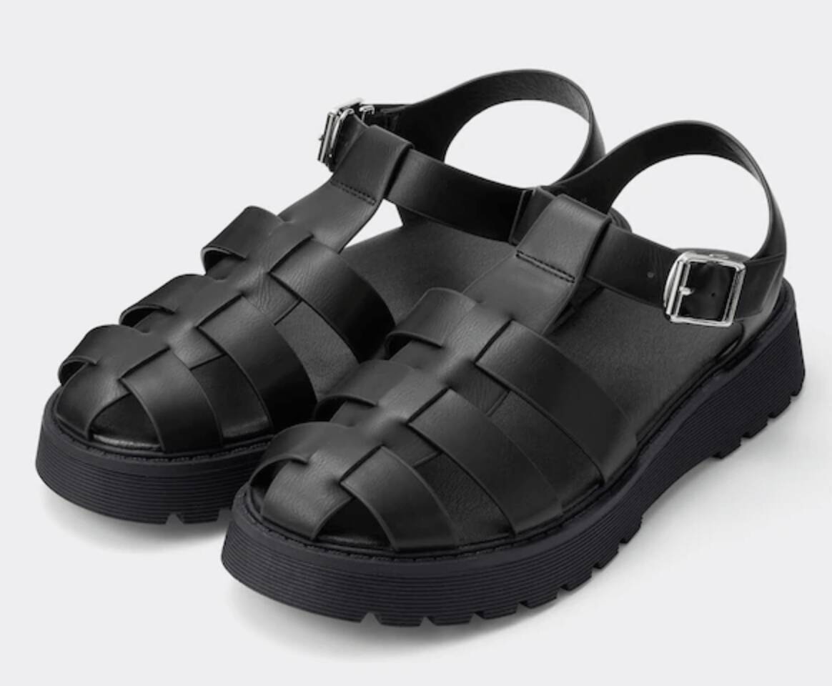 足楽ちんで2490円【GU】夏トレンド「グルカサンダル」お洒落で充分と高評価