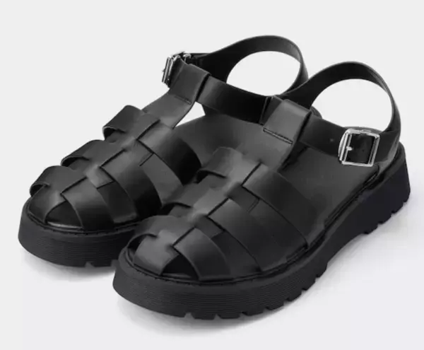 「足楽ちんで2490円【GU】夏トレンド「グルカサンダル」お洒落で充分と高評価」の画像