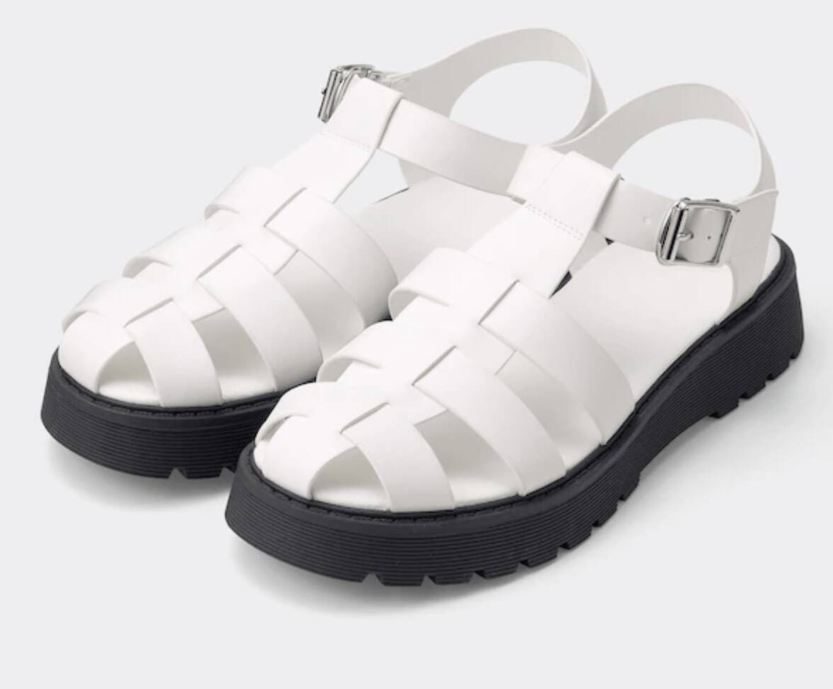 足楽ちんで2490円【GU】夏トレンド「グルカサンダル」お洒落で充分と高評価