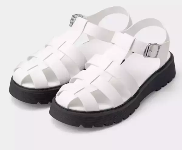 「足楽ちんで2490円【GU】夏トレンド「グルカサンダル」お洒落で充分と高評価」の画像