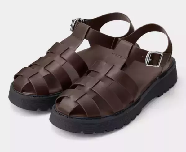 「足楽ちんで2490円【GU】夏トレンド「グルカサンダル」お洒落で充分と高評価」の画像