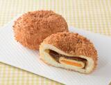 「【ローソン】お手軽ランチとして食べたい！ローソンの新作パン3選「とろ〜り半熟卵のカレーパン」はもっちりパン生地とカレーフィリングが美味しい！」の画像2