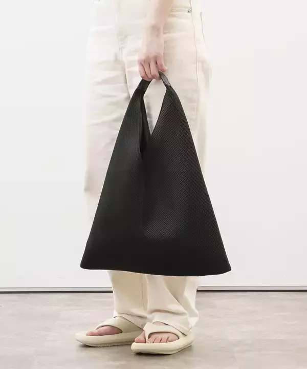 「【スリコ】新作バッグが、超有名ブランドのアイコンバッグに似ている！？ SNS騒然！ 今すぐチェック！」の画像