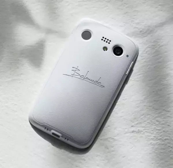 「BALMUDA Phoneが一気に値下げ！この価格だったら買い？メリット・デメリットを解説！」の画像