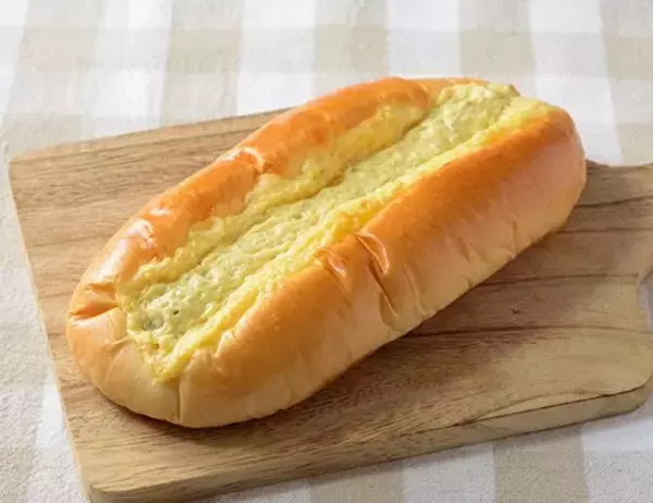 「【ローソン】人気おにぎり店監修商品も登場！ローソンの新作おにぎり・パン3選「浅草宿六監修　プレミアムおにぎり　紅鮭ほぐし　柚子胡椒仕立て」は柚子胡椒のアクセントがいい」の画像