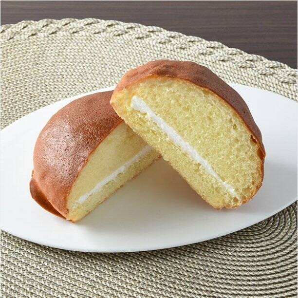 【ファミリーマート】新作スイーツ3選でほっこりコーヒータイム「ダブルホイップメロンパン」意外な形状のメロンパン